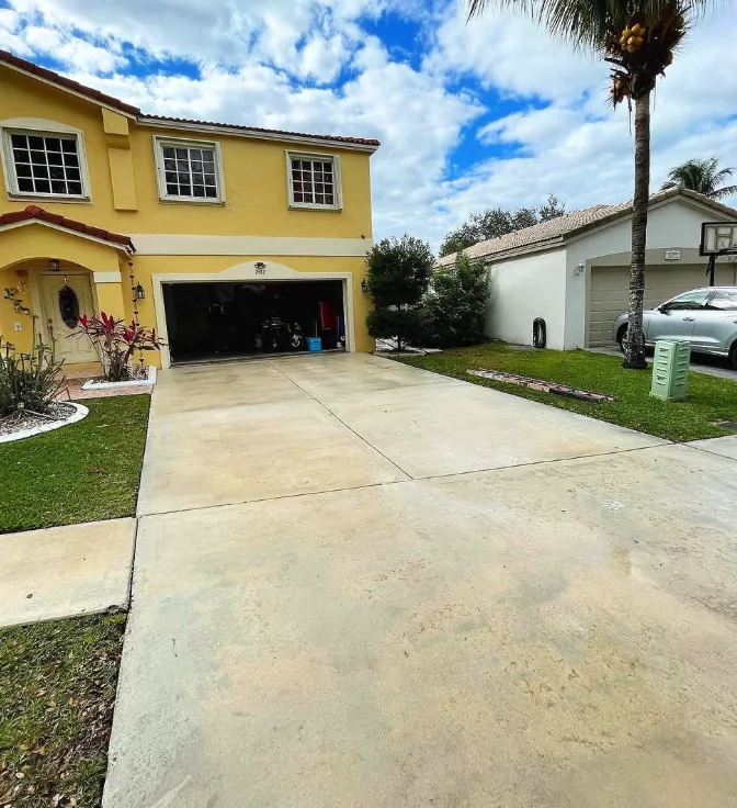 Pembroke Pines driveway pressure cleaning after cleaning