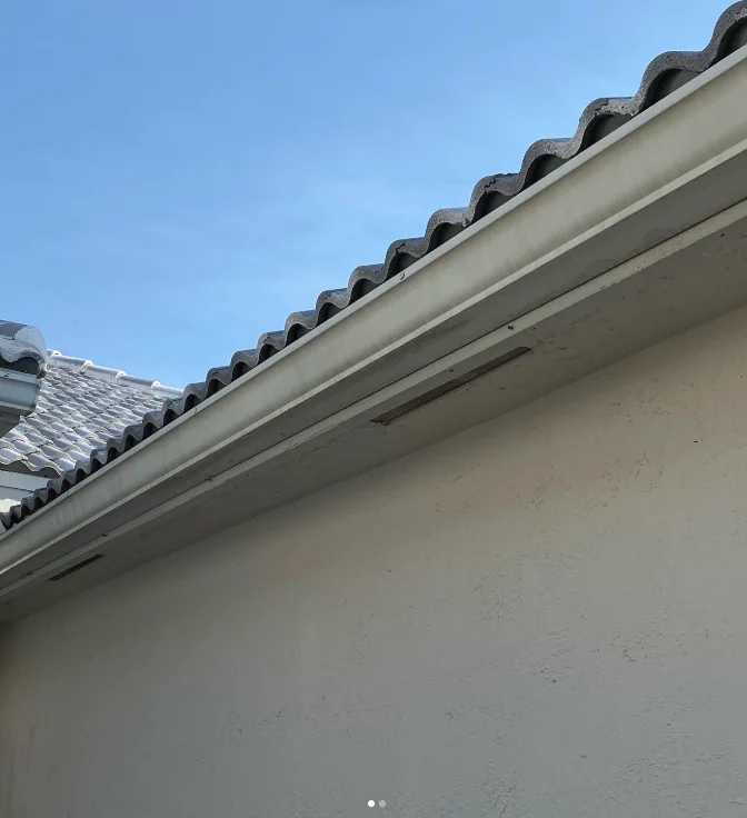 GUTTER EXTERIOR — completed PaverBoss pressure cleaning work in the Pembroke Pines service portfolio